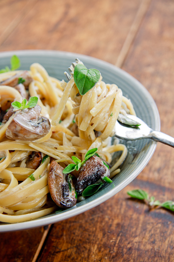 Linguini with Garlic & Mushrooms