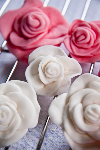 how to make roses out of fondant