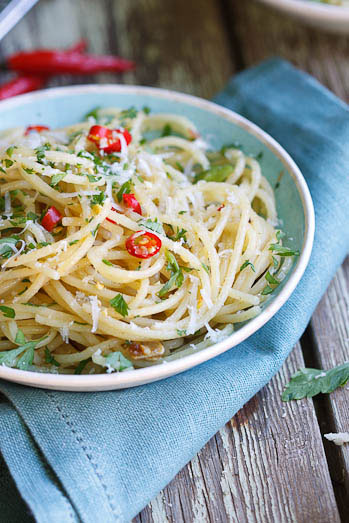 Spaghetti with Anchovies, garlic, lemon & Chilli