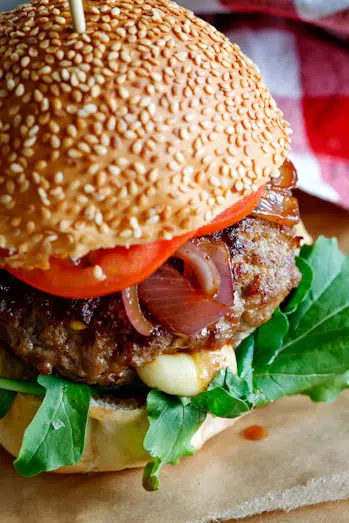 Mozzarella-stuffed Burgers Mozzarella-stuffed Burgers