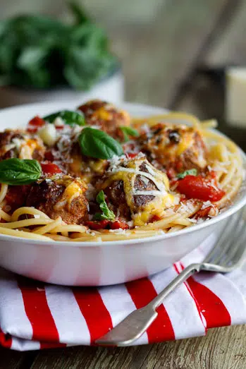 cheesy baked meatballs in tomato sauce cheesy baked meatballs in tomato sauce