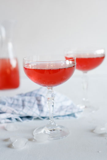 Sparkling pear, cranberry & vodka cocktail