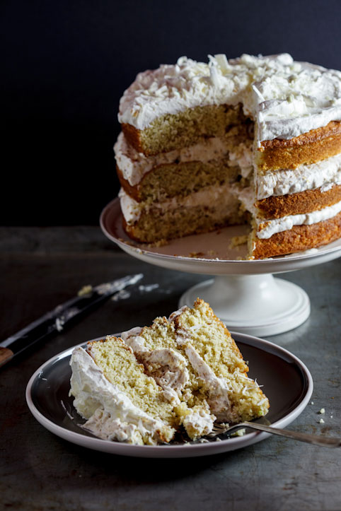 Pistachio praline cake with white chocolate