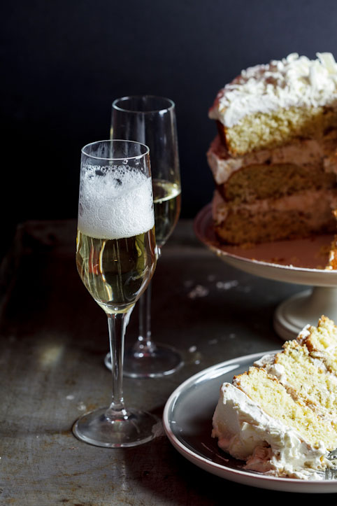 Pistachio praline cake with white chocolate