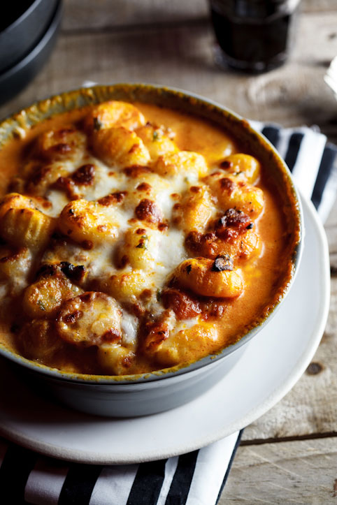 Baked gnocchi with bacon, tomatoes and mozzarella