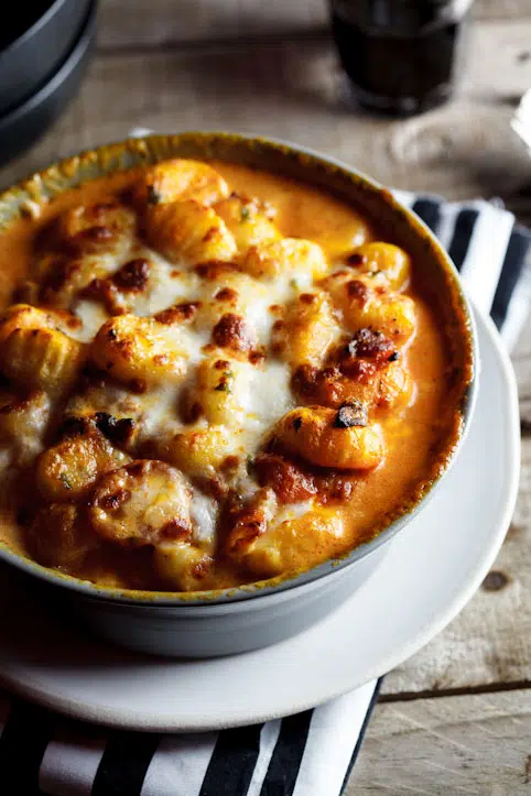 Baked gnocchi with bacon, tomatoes and mozzarella