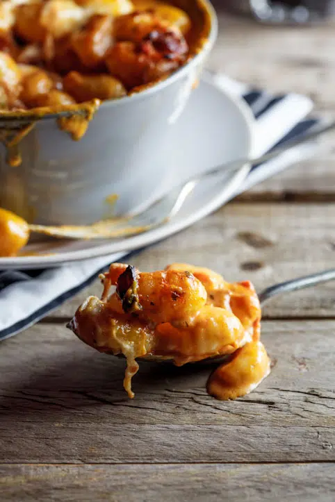 Baked gnocchi with bacon, tomatoes and mozzarella