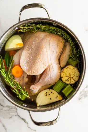 Homemade chicken stock
