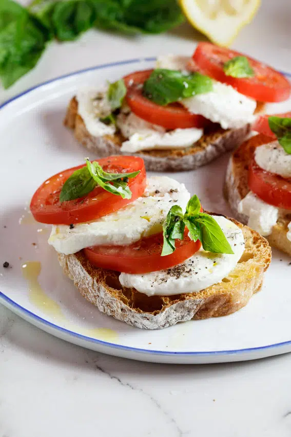 Caprese bruschetta