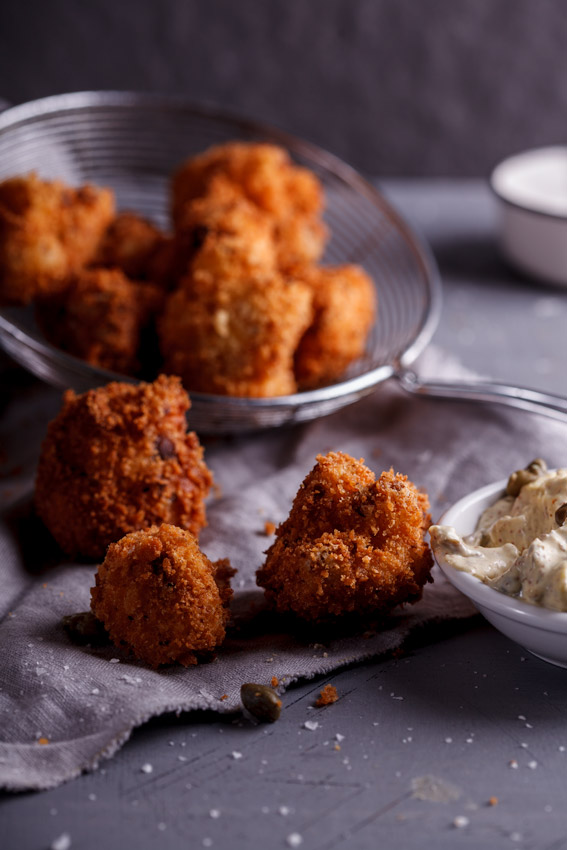 Chou-fleur en chapelure avec mayonnaise aux câpres