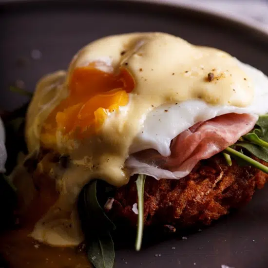 Eggs benedict with hash browns