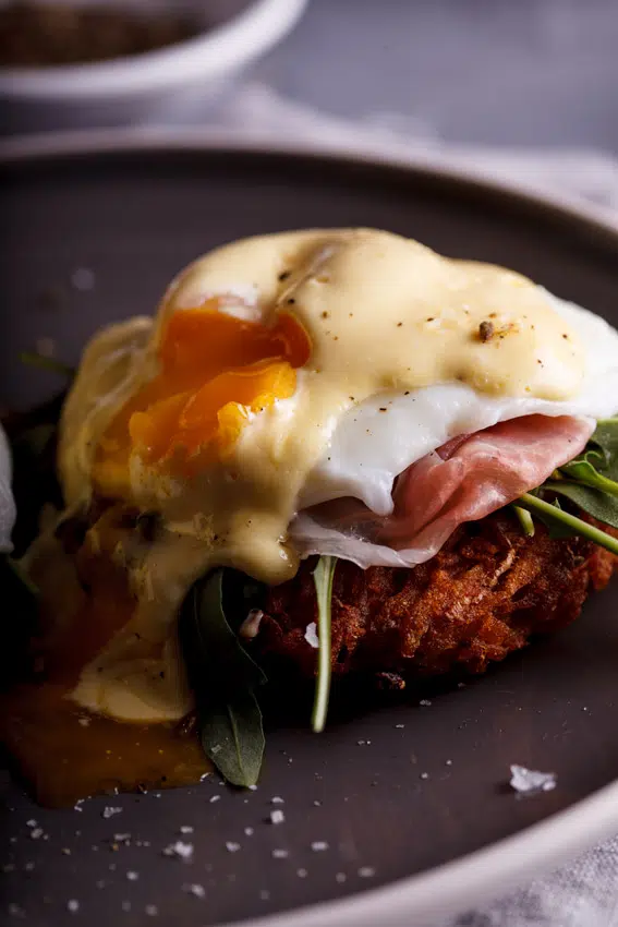 Eggs benedict with hash browns