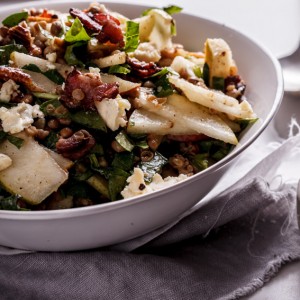 Lentil salad with bacon, pear and gorgonzola