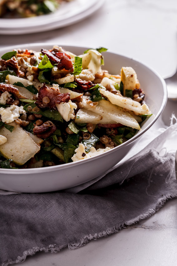 Lentil salad with bacon, pear and gorgonzola