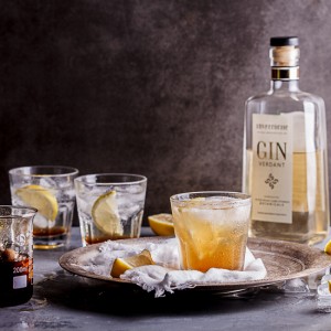 Gin cocktail with lemon & honey cordial