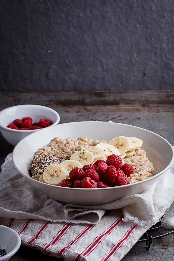 Creamy oats breakfast bowls