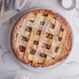 Classic apple pie with cinnamon cream