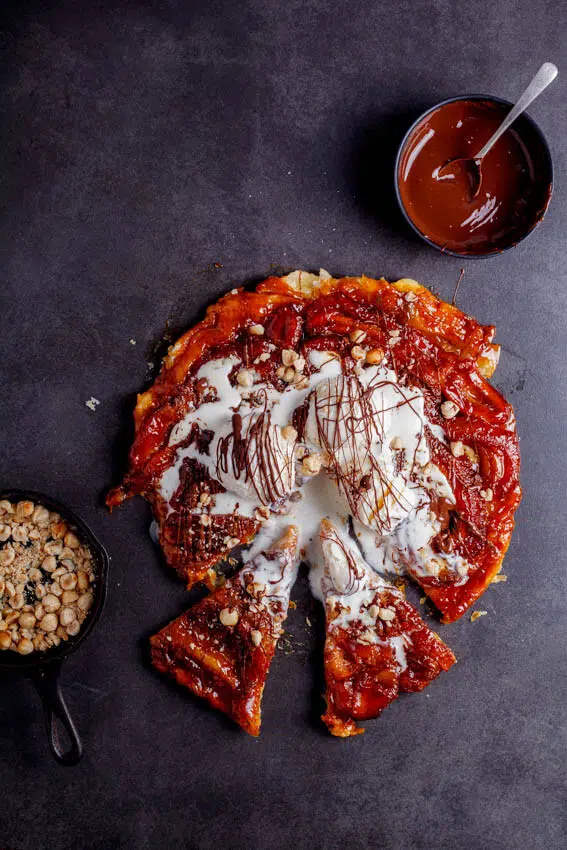 Sliced Banana tarte tatin with chocolate