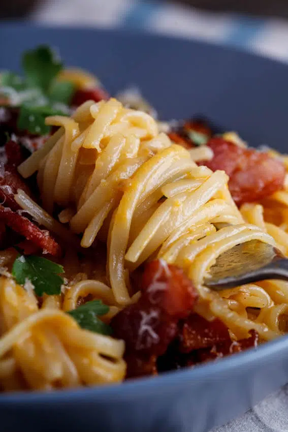 Creamy pumpkin pasta with bacon and crispy bacon