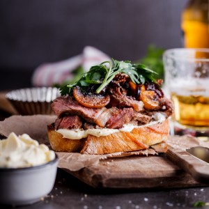 Steak sandwich with goat's cheese butter