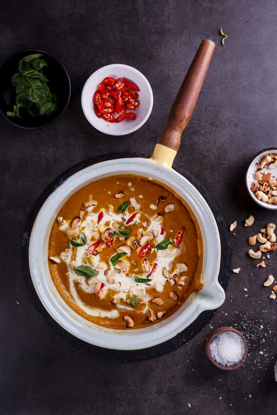 Easy and healthy coconut curry pumpkin soup