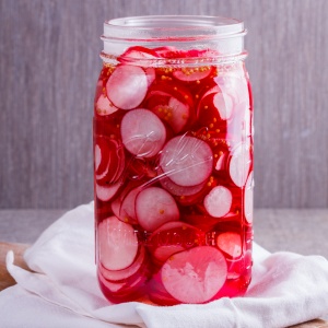 Easy pickled radishes