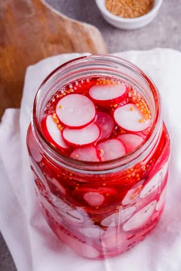 Easy pickled radishes