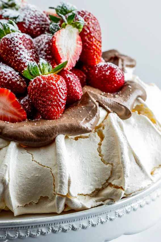 Strawberry pavlova with chocolate cream