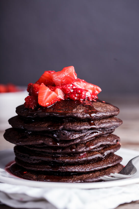 Easy and healthy chocolate banana oat pancakes