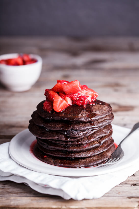 Easy and healthy chocolate banana oat pancakes