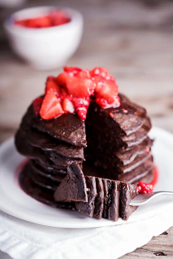 Easy and healthy chocolate banana oat pancakes
