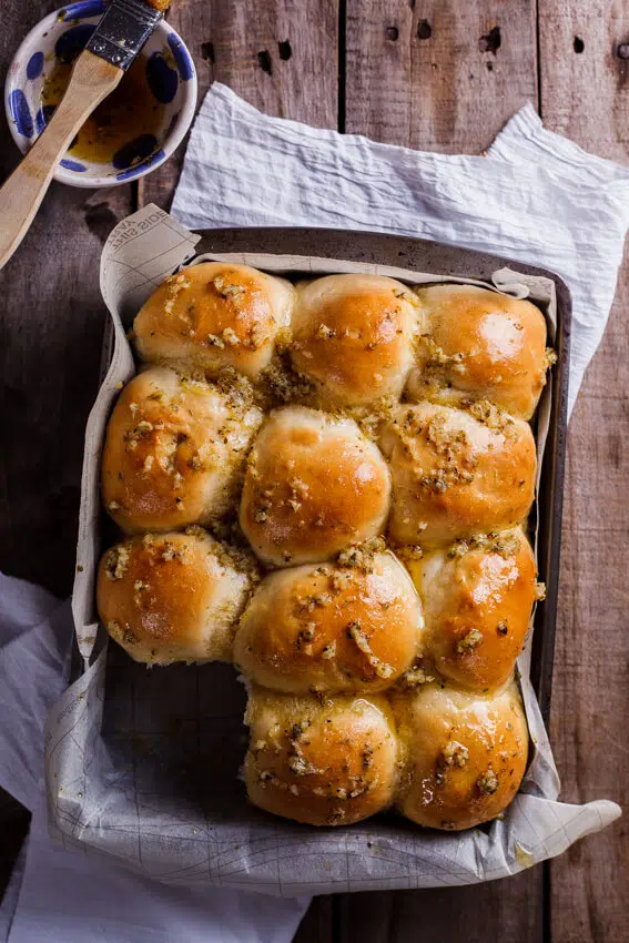 Easy garlic butter dinner rolls