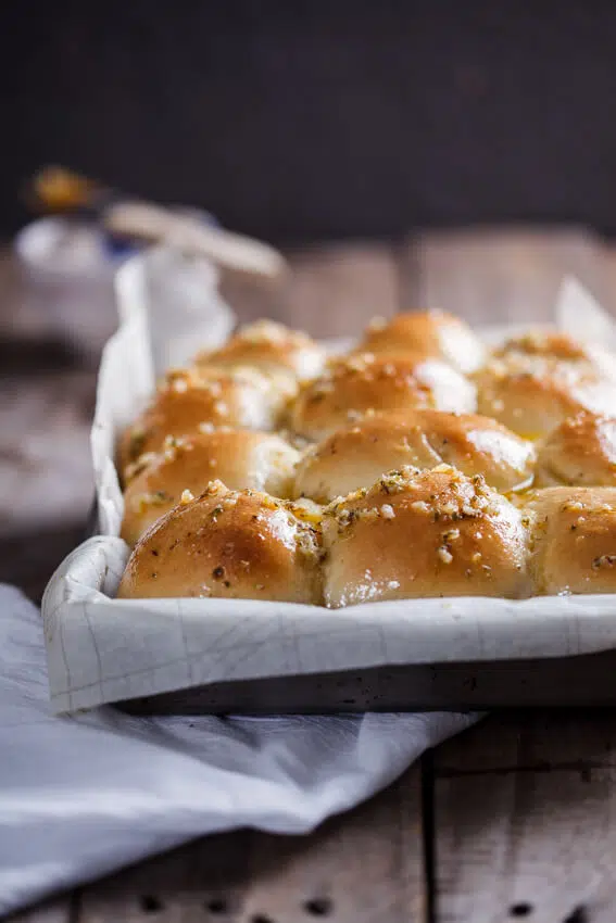 Easy garlic butter dinner rolls