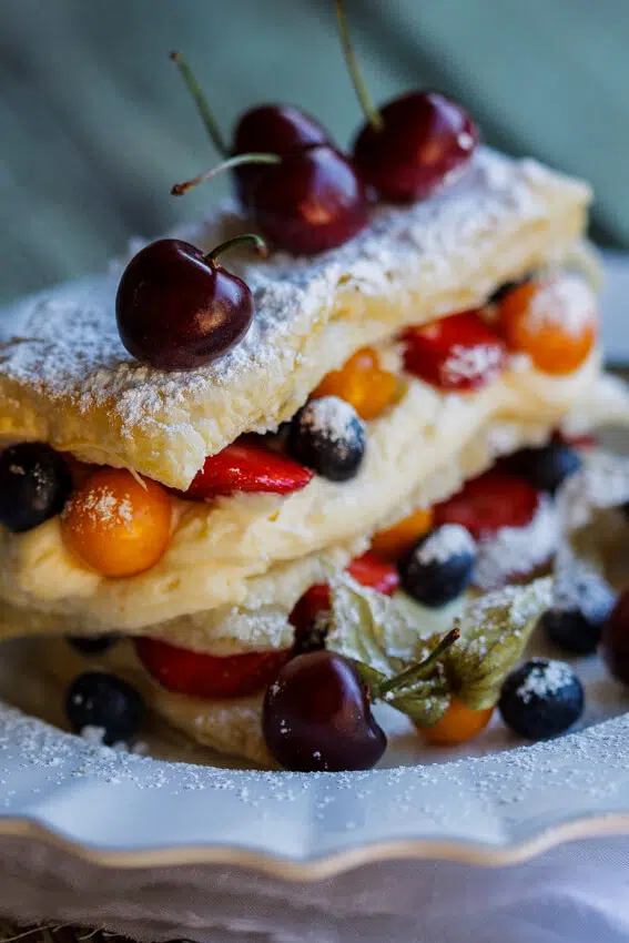 Easy Mille-Feuille with white chocolate cream and berries