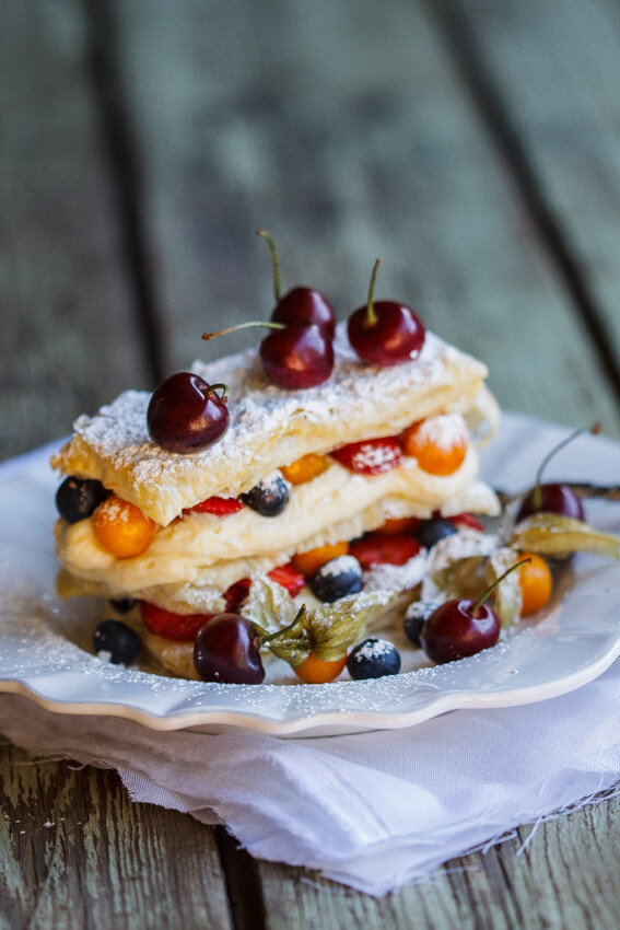 Easy Mille-Feuille with white chocolate cream and berries