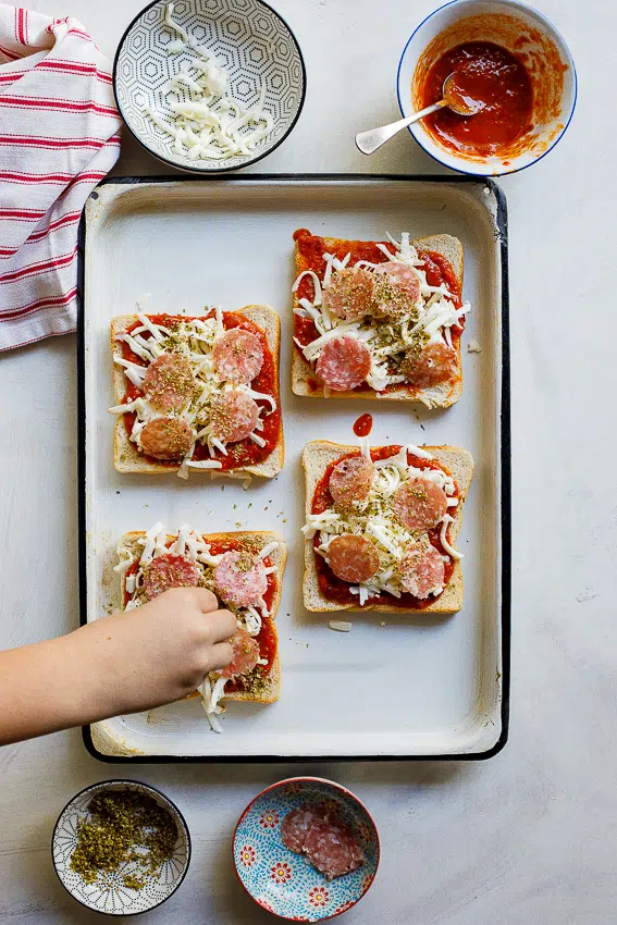 Easy pizza toast