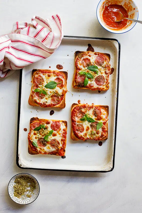 Easy pizza toast