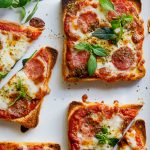 Easy pizza toast