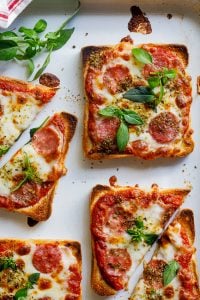 Easy pizza toast