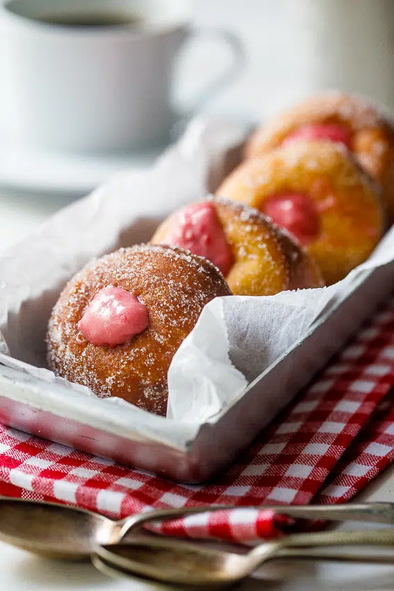 Italian bombolini with raspberry mascarpone