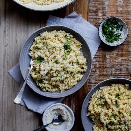 Easy garlic cheese pasta