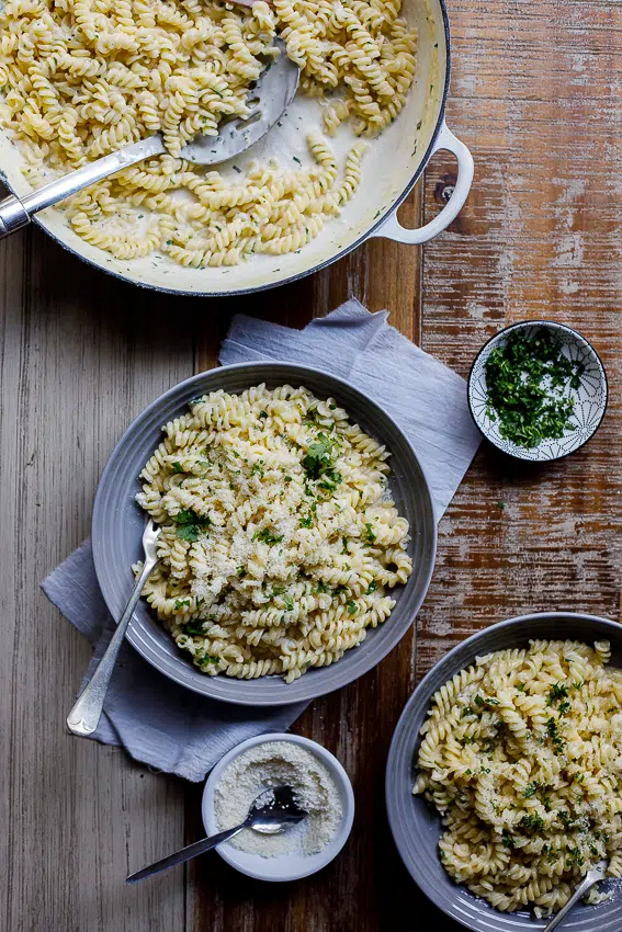 Easy garlic cheese pasta