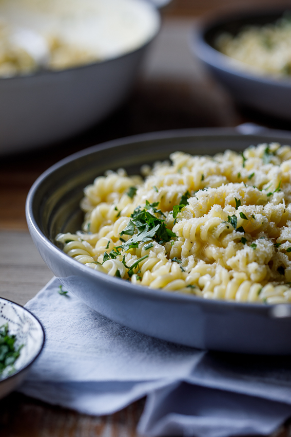Easy garlic cheese pasta