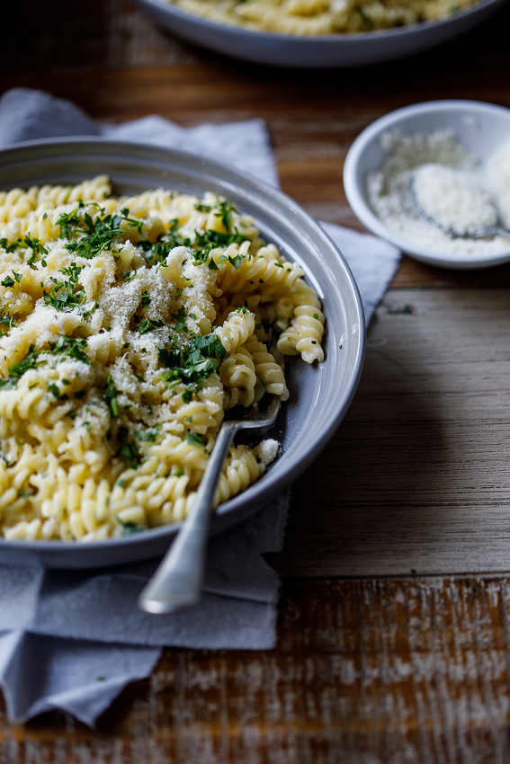 Easy garlic cheese pasta