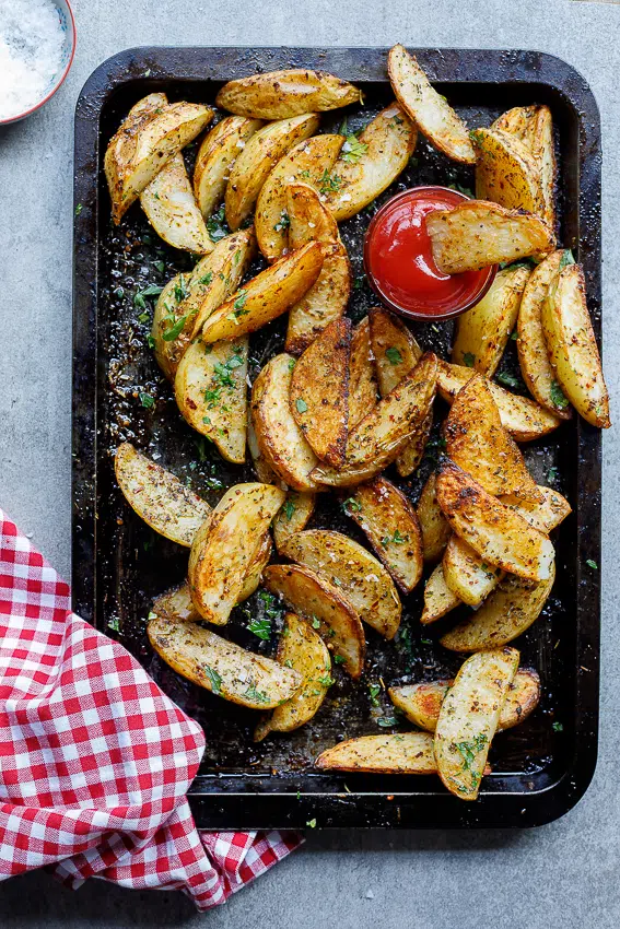 Easy spicy garlic baked potato wedges