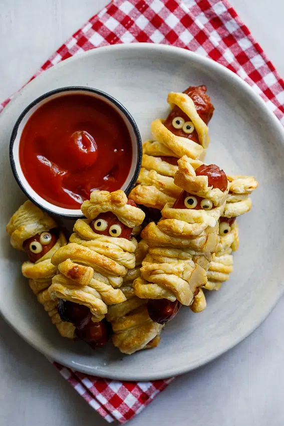 mummies-in-a-blanket