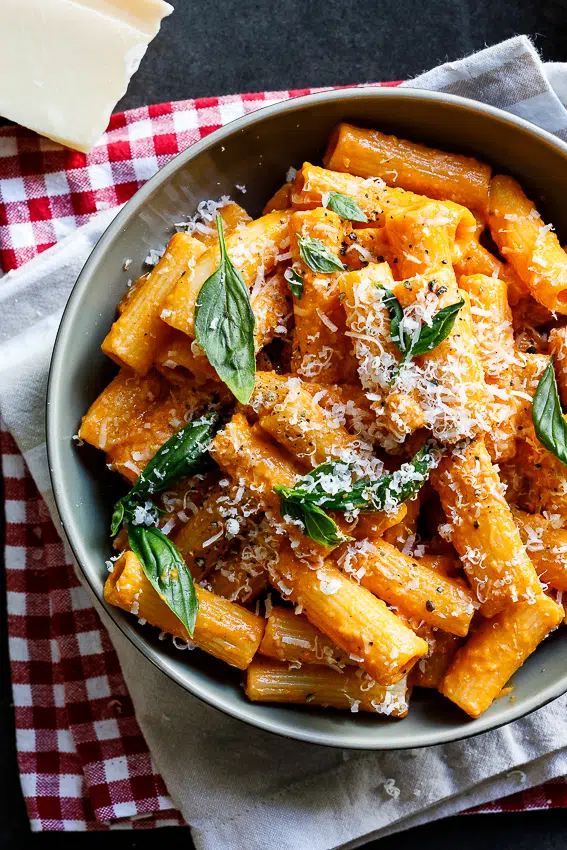 Easy tomato cream rigatoni