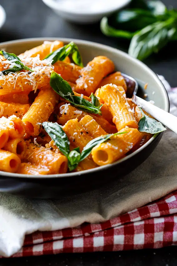 Easy tomato cream rigatoni