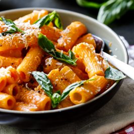 Créme facile à la tomate rigatoni