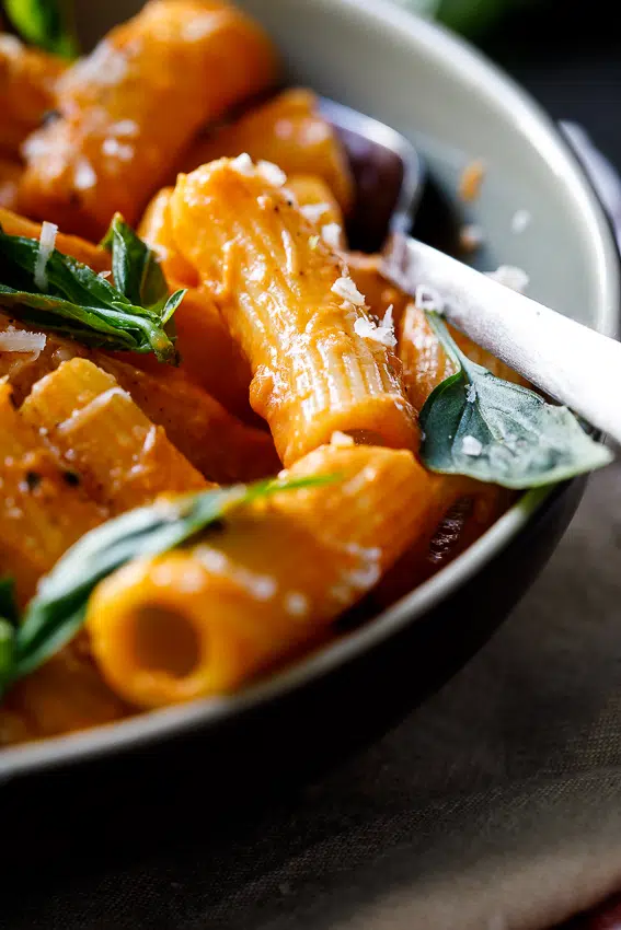 Easy tomato cream rigatoni